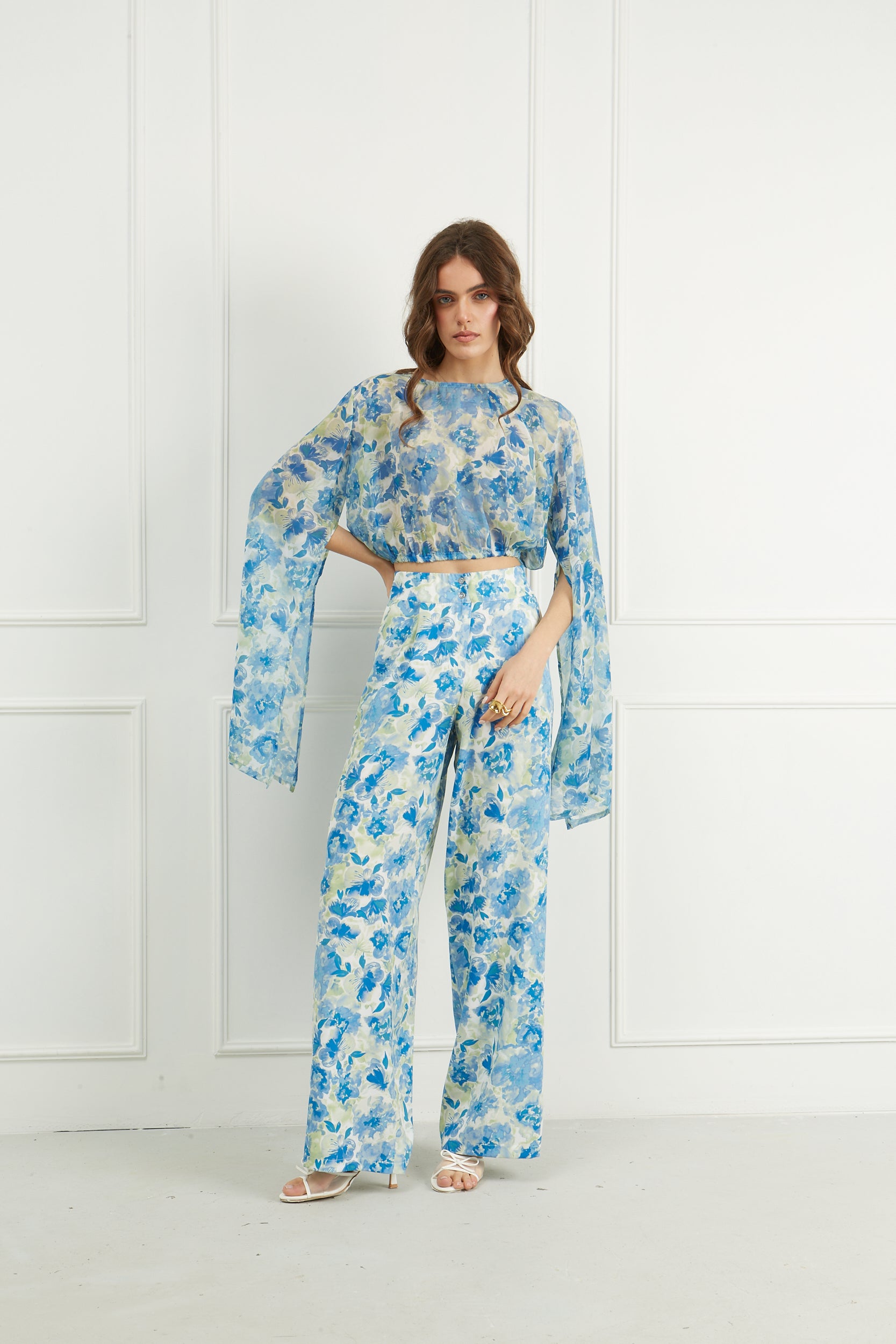 Παντελόνα με πιέτα και κουμπιά μπλε floral