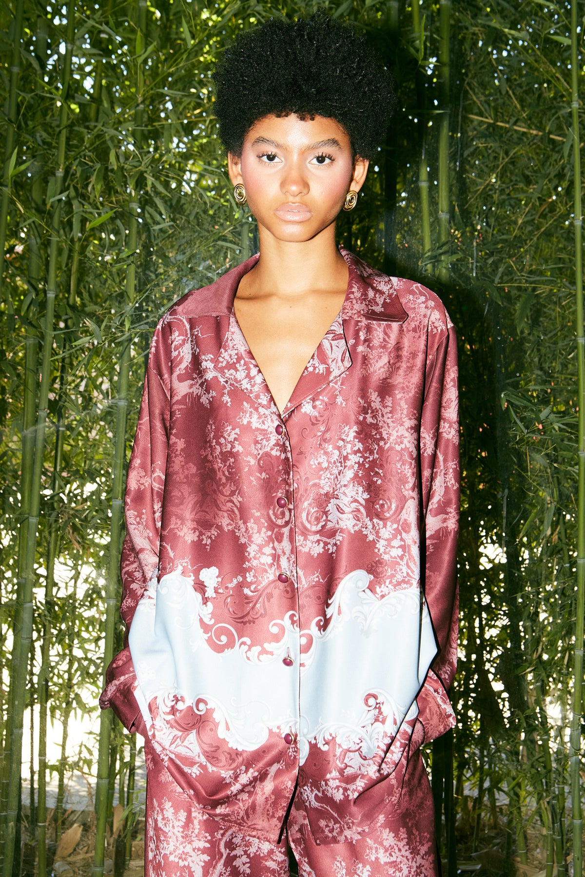 Bordeaux- light blue shirt