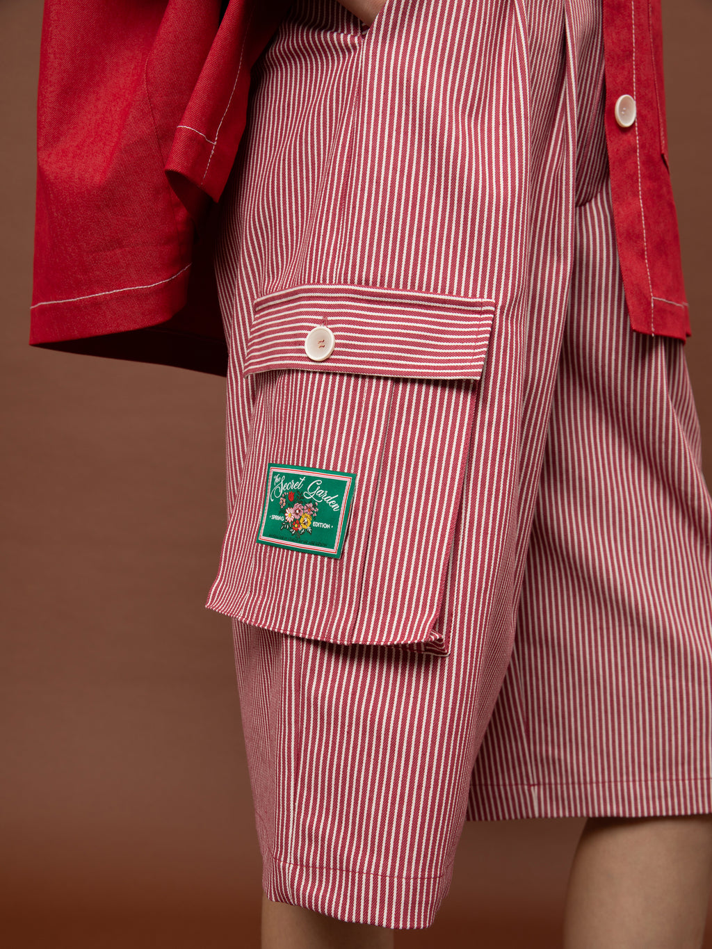 CARGO BERMUDA SHORTS - STRIPES RED