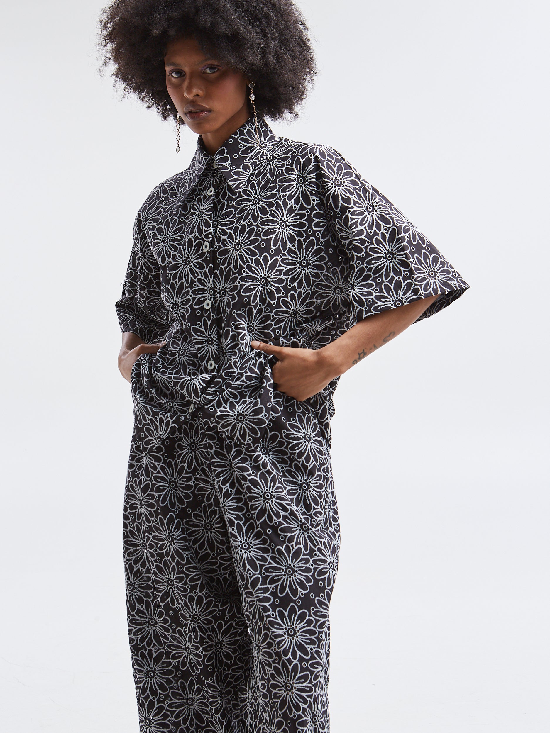 Aurelia broderie black shirt
