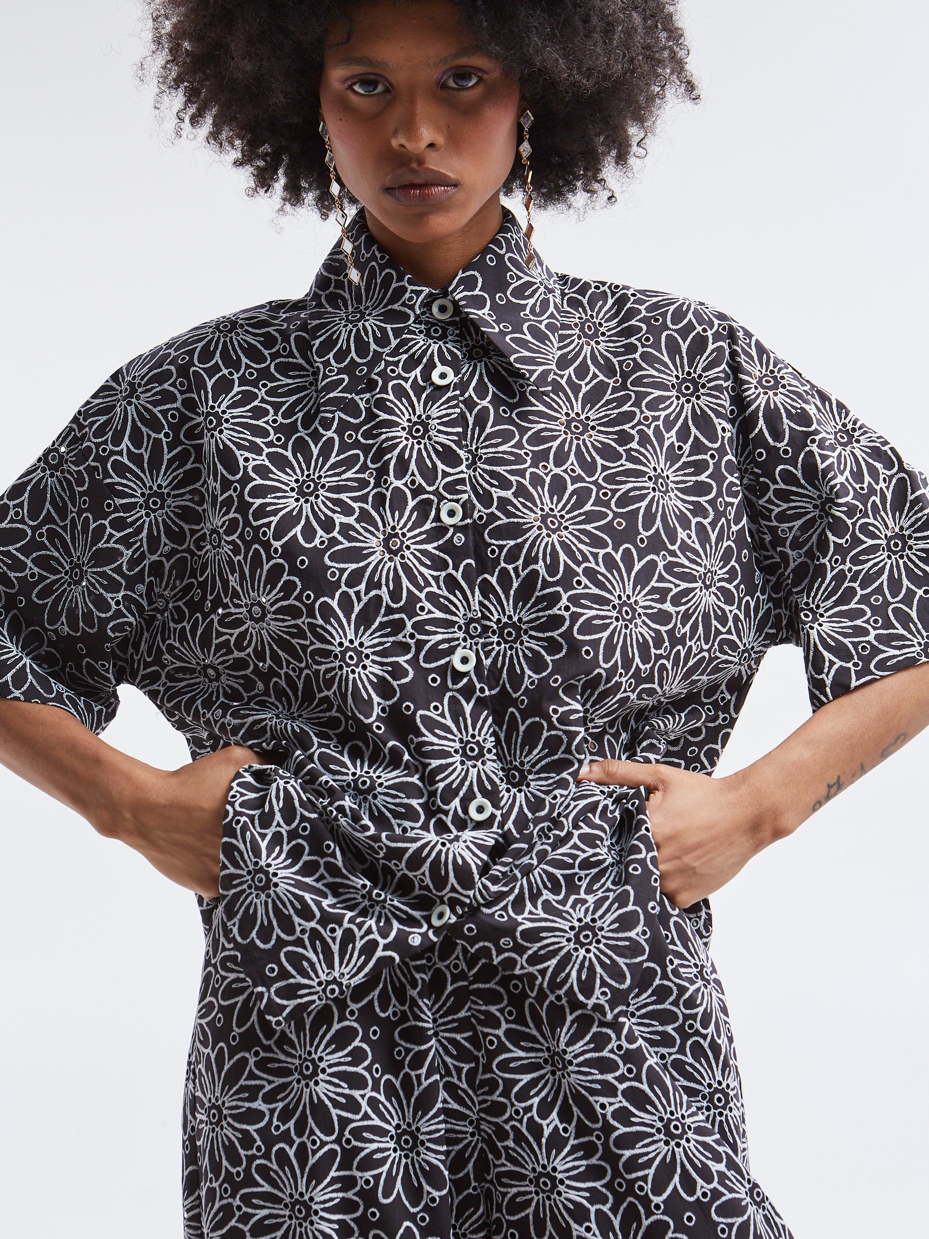 Aurelia broderie black shirt